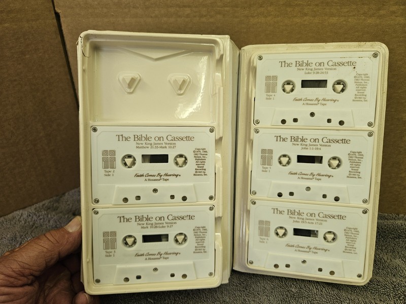 Hosanna The Bible on Cassette NKJV New Testament 11 Tape Set w/ Case Missing 1 gallery