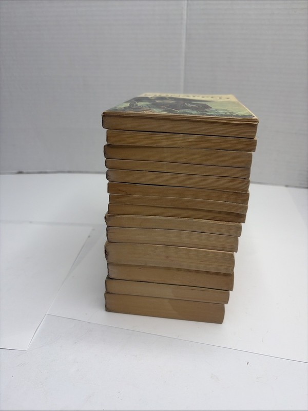 Lot of 14 Vintage 1960s Airmont Classics Children's Paperbacks Books.robin Hood gallery