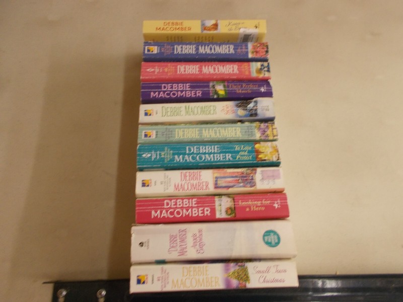 11 DEBBIE MACOMBER # 2-IN-1 BOOKS 21 STORIES (ONE DUPLICATE STORY) ROMANCE gallery