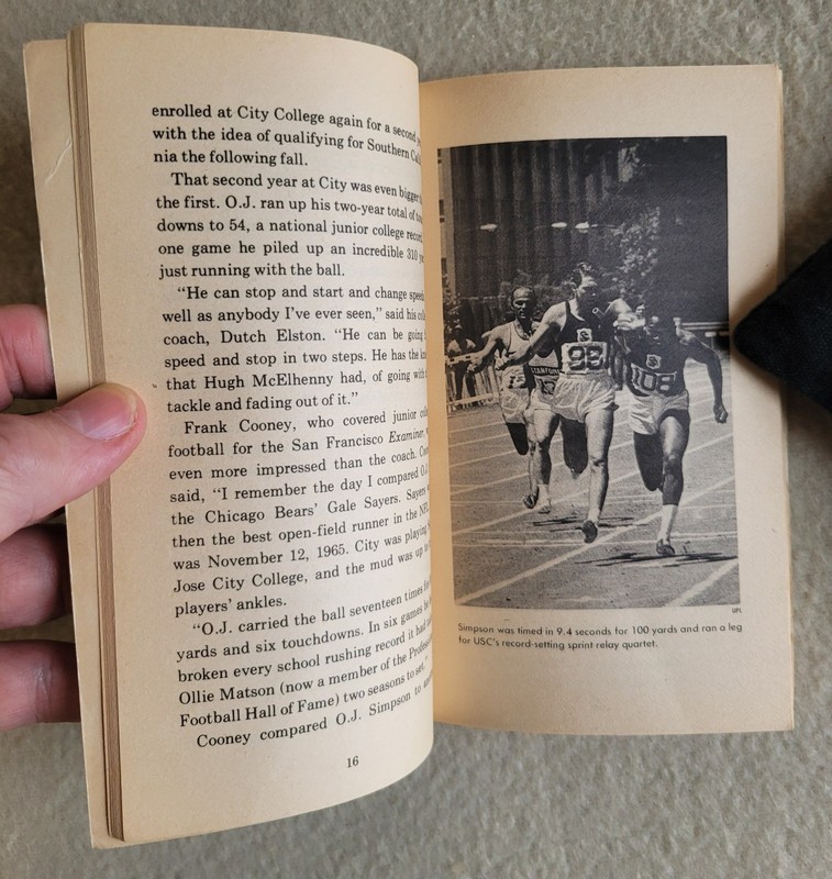 2 books OJ SIMPSON Football's Greatest Rusher 1974 Scholastic, 1983 Price Guide gallery