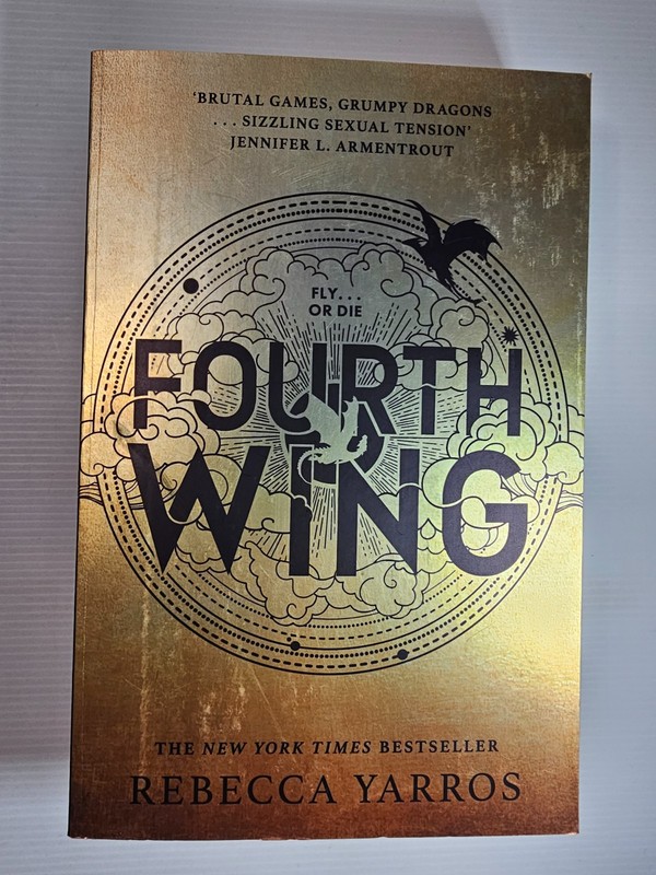 Fourth Wing by Rebecca Yarros – Large Paperback