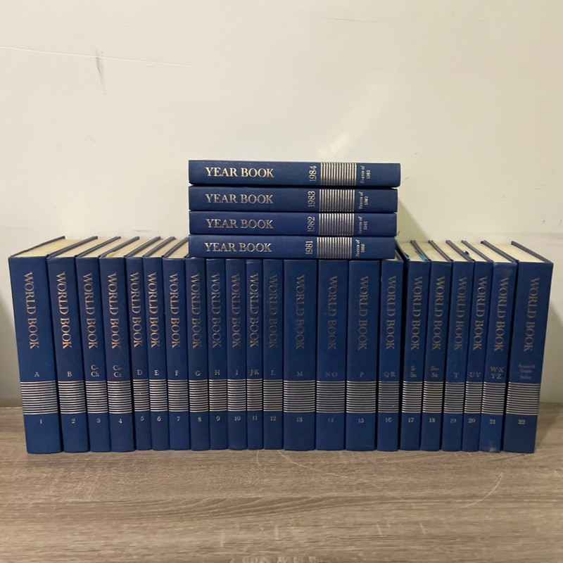 Vintage 1980 WORLD BOOK ENCYCLOPEDIA Complete Set Blue With 4 Yearbook 26 Books