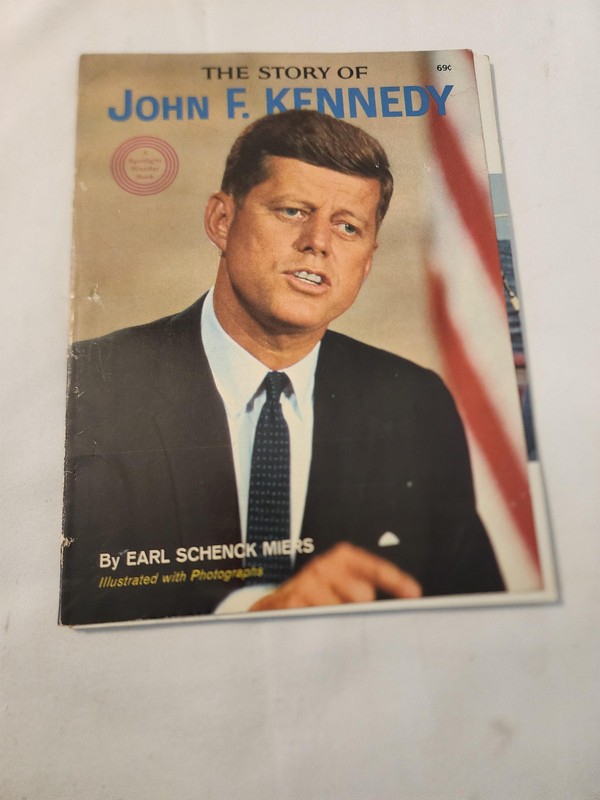 Vintage The Story Of John F Kennedy Earl Schenck Miers JFK Bio PB 1960s Kids