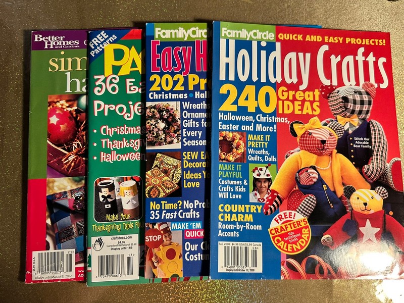 Vintage LOT/4 MIX of Holiday Craft Magazines 1999-2002 BH&G Family Circle
