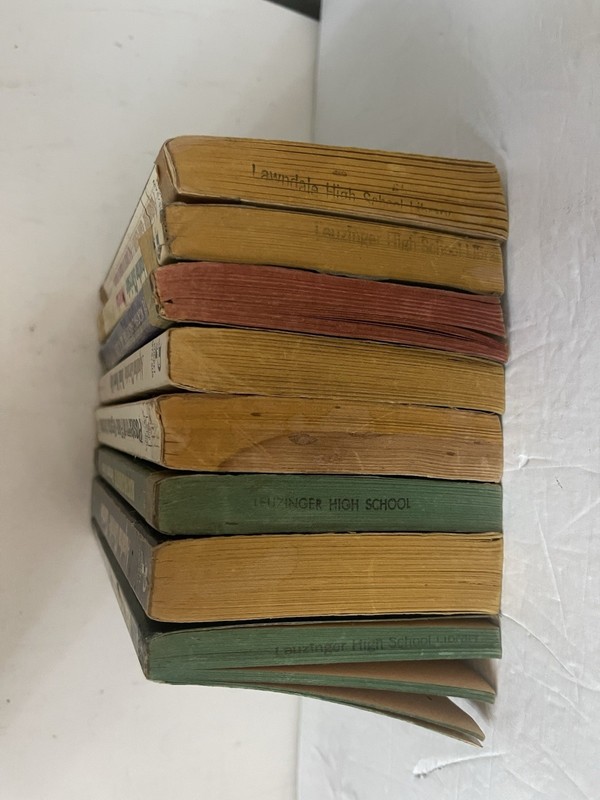 Lot of 8 Vintage Agatha Christie Paperbacks Mixed Titles & Years gallery