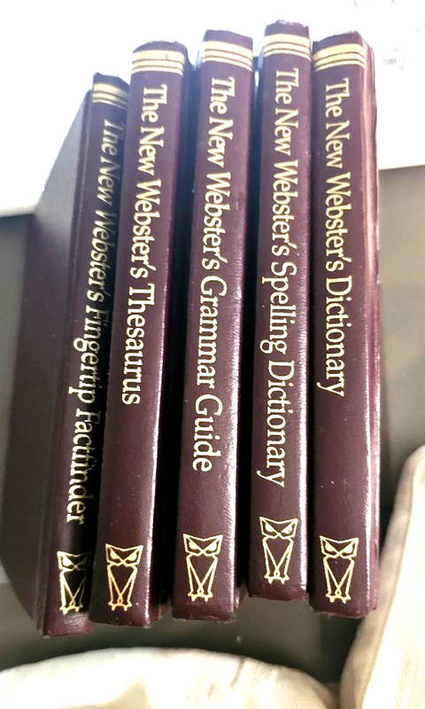 5 BOOKS =4 1/2 X 6 IN. «THE NEW WEBSTER’S SPELLING DICTIONARY» SET OF 5