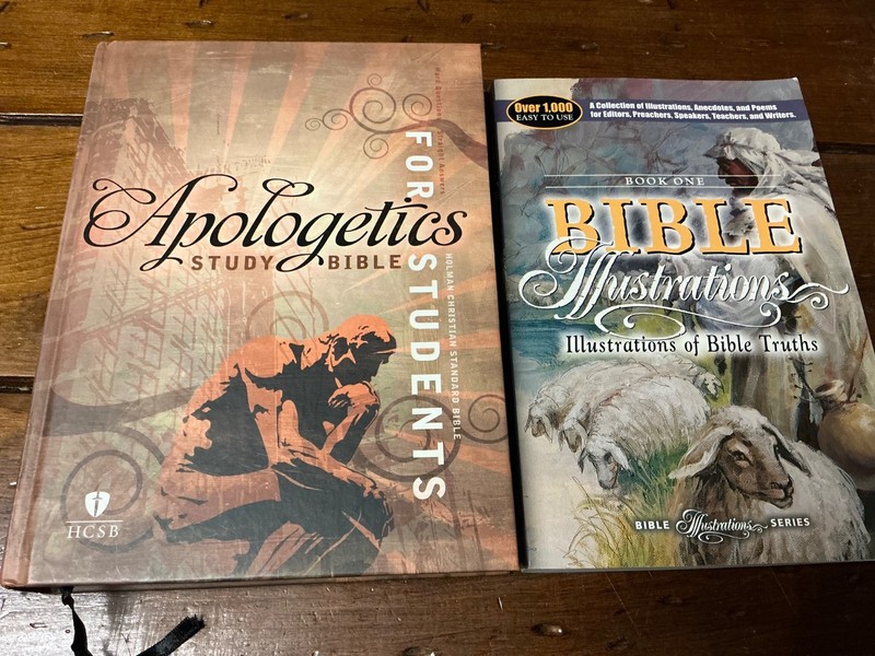 HCSB Apologetics Study Bible for Students (2009 HC) + BIBLE ILLUSTRATIONS
