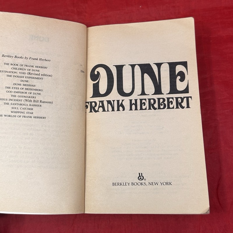 DUNE - Frank Herbert - Vintage 1983 Paperback Book Sci-FI Classic GOOD gallery