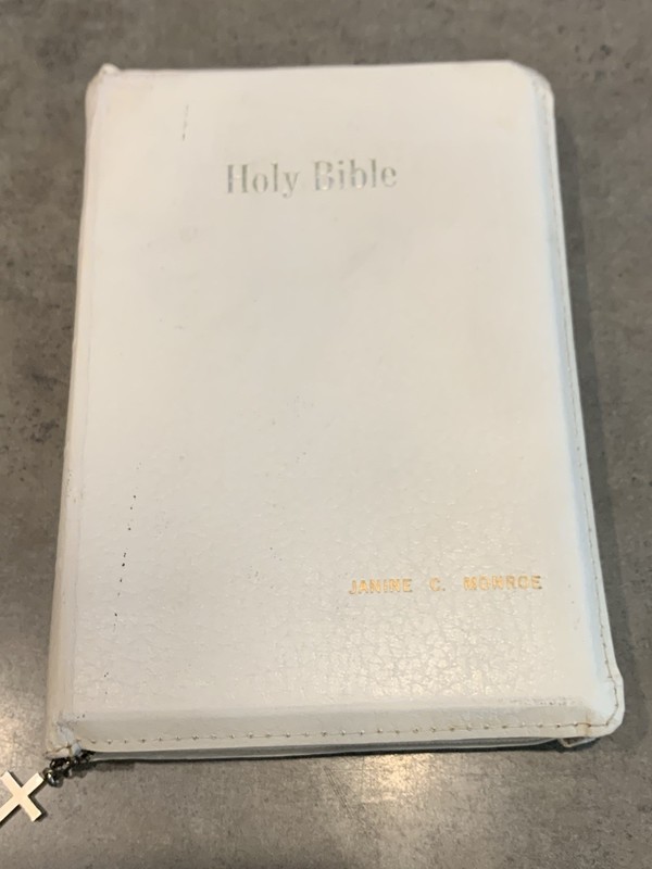 Holy Bible KJV 1972 Illustrated White Leather Compact Zipper Close