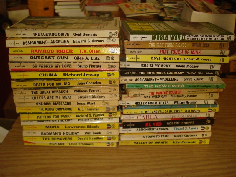 Gold Medal Books lot of 34 vintage paperbacks 1961-62 various between #1081-1227